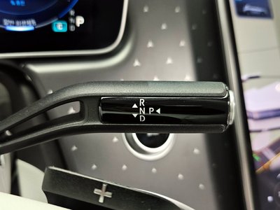 MERCEDES-BENZ EQE - 10