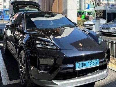 PORSCHE MACAN - 2