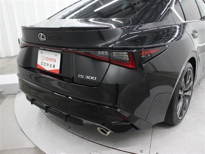 2023 Lexus IS — миниатюра 36