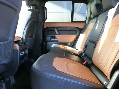 LAND ROVER DEFENDER - 7