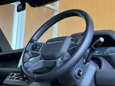 LAND ROVER DEFENDER - 9