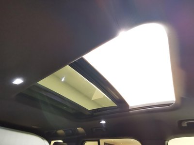 LAND ROVER DEFENDER - 7