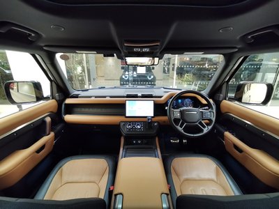 LAND ROVER DEFENDER - 4