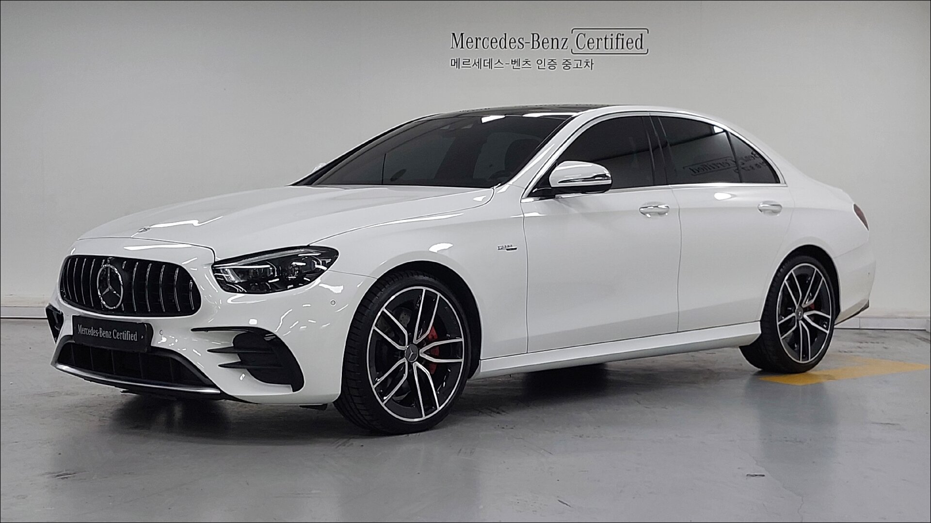 MERCEDES-BENZ E-CLASS - View 1