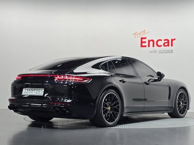 PORSCHE PANAMERA - 4