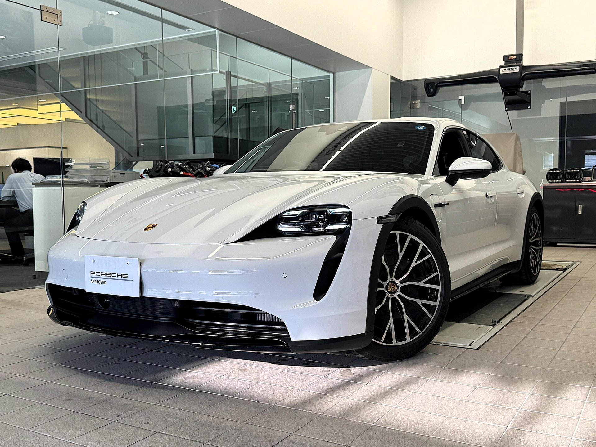 PORSCHE TAYCAN - View 1