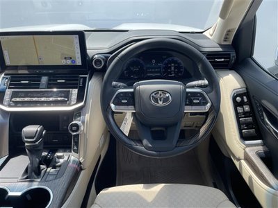 TOYOTA LAND CRUISER 300 - 10