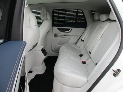 2025 Mercedes-BENZ EQE — миниатюра 13