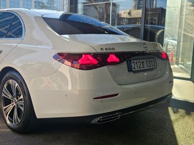 MERCEDES-BENZ E-CLASS - 4