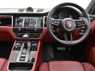 PORSCHE MACAN - 9