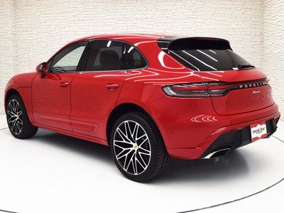 PORSCHE MACAN - 2