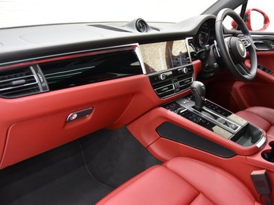 PORSCHE MACAN - 8