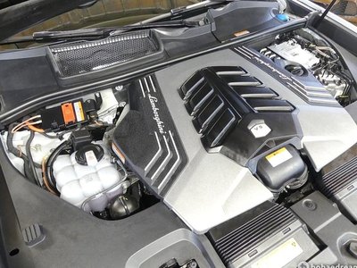 LAMBORGHINI URUS - 7