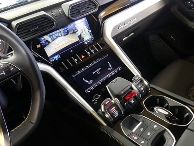 LAMBORGHINI URUS - 3