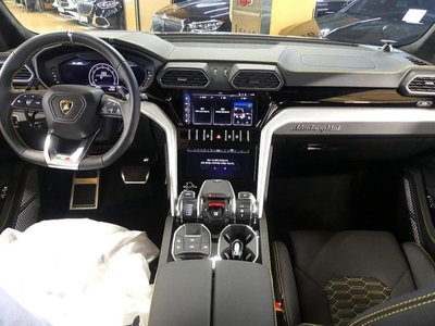 LAMBORGHINI URUS - 5