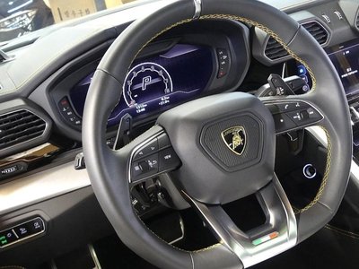 LAMBORGHINI URUS - 9