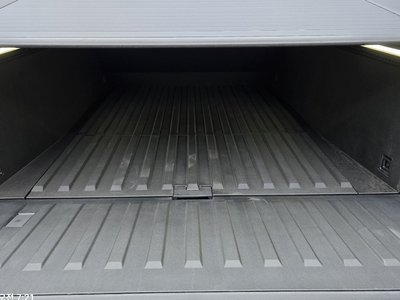 TESLA CYBERTRUCK - 5