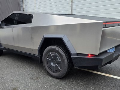 TESLA CYBERTRUCK - 2