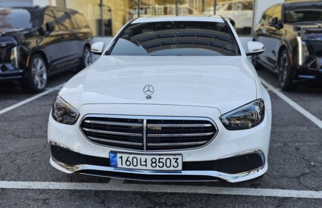 MERCEDES-BENZ E-CLASS - View 1