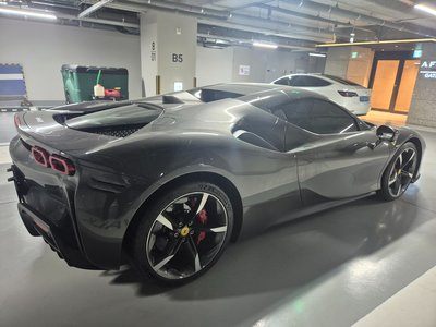 FERRARI SF90 - 8