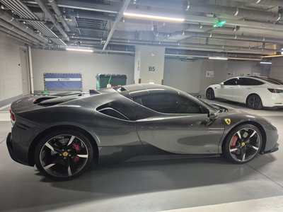 FERRARI SF90 - 9