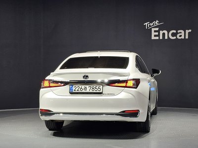 2025 LEXUS ES 照片 3