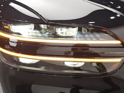 صورة 9 لـ 2022 Genesis GV70