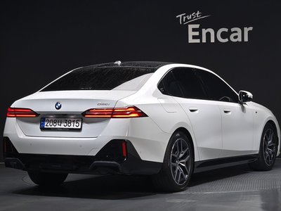 2024 BMW 5 SERIES photo 3
