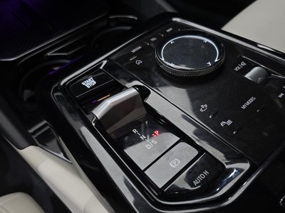 2024 BMW 5 SERIES photo 9