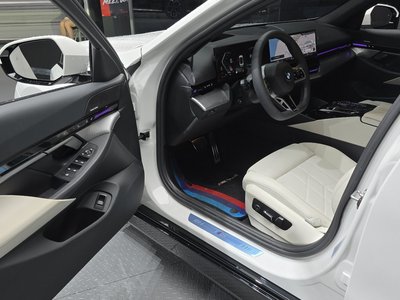 2024 BMW 5 SERIES photo 10