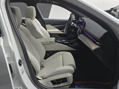2024 BMW 5 SERIES — миниатюра 11