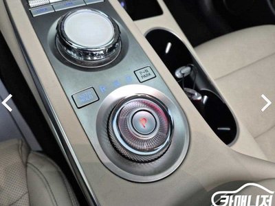 صورة 8 لـ 2021 Genesis GV70