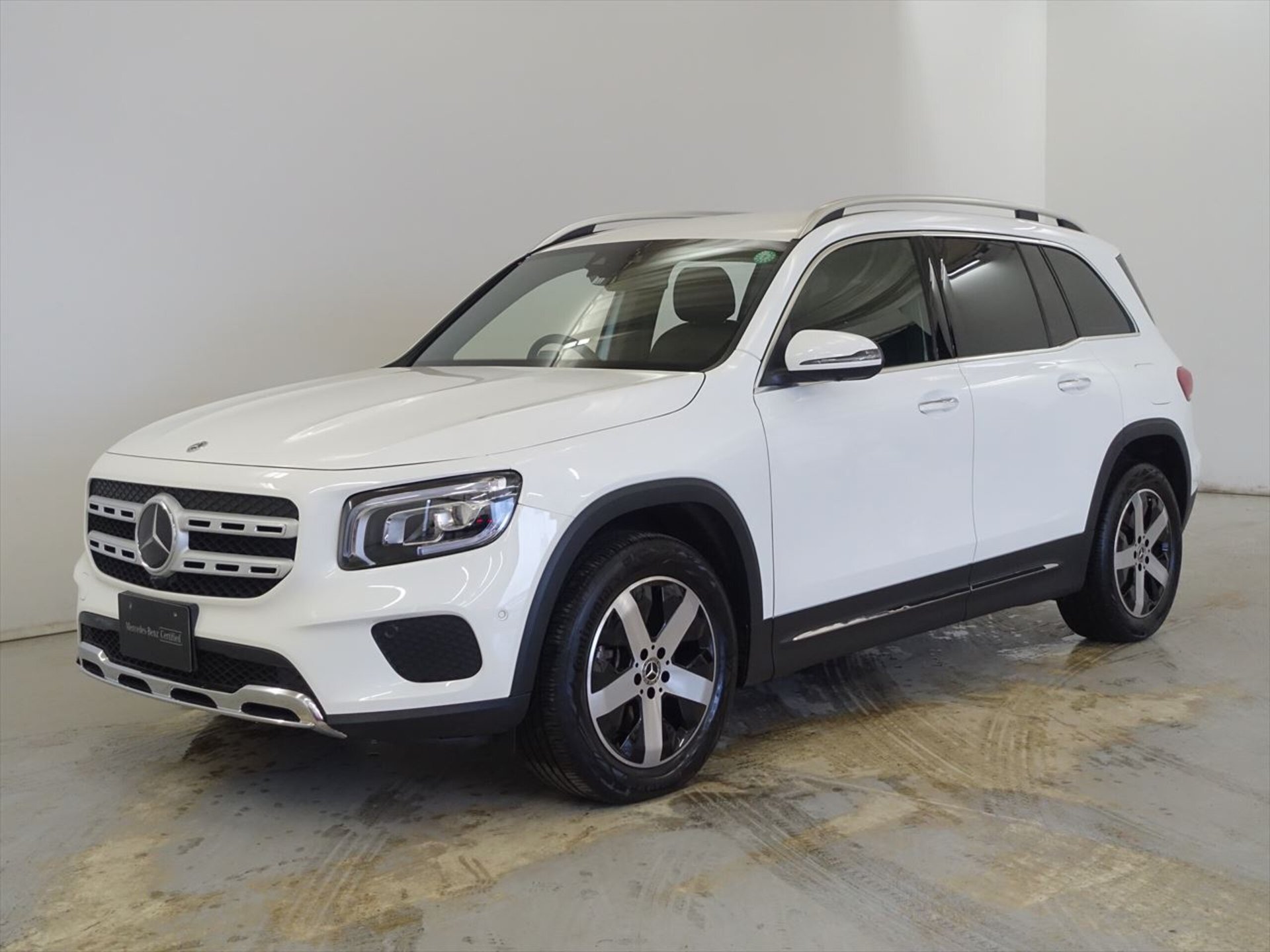 MERCEDES-BENZ GLB - View 1