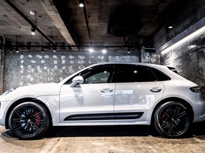PORSCHE MACAN - 9
