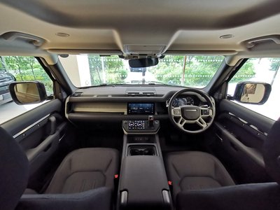 LAND ROVER DEFENDER - 4