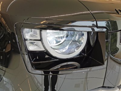 LAND ROVER DEFENDER - 8