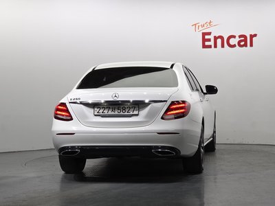 MERCEDES-BENZ E-CLASS - 3