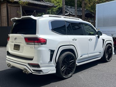 TOYOTA LAND CRUISER 300 - 9