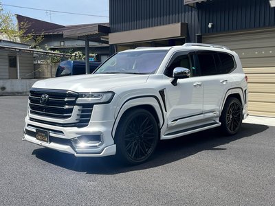 TOYOTA LAND CRUISER 300 - 1