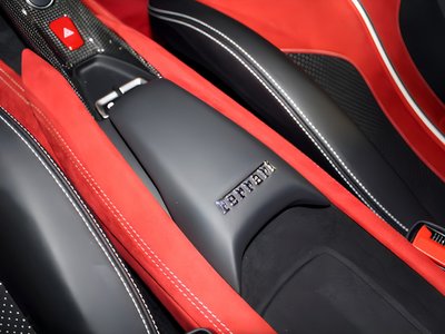 FERRARI F8 TRIBUTO - 3