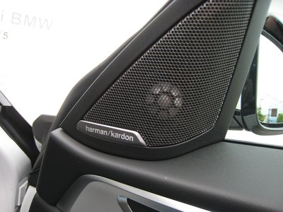 2025 BMW I4 thumbnail 17
