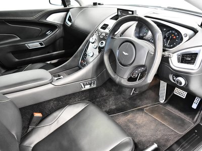 ASTON MARTIN VANQUISH - 9