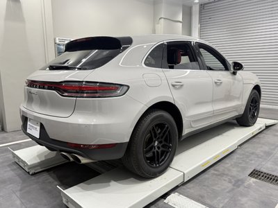 PORSCHE MACAN - 4