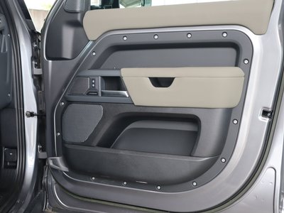 2023 LAND Rover DEFENDER thumbnail 31