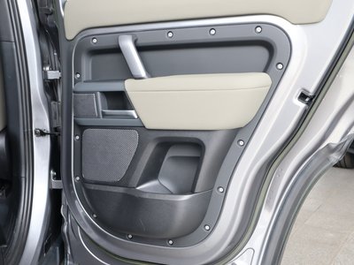 2023 LAND Rover DEFENDER thumbnail 32