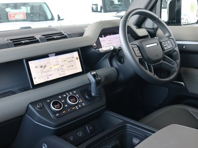 2023 LAND Rover DEFENDER thumbnail 36