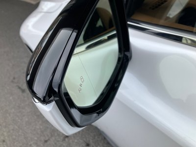 2023 Lexus IS thumbnail 14
