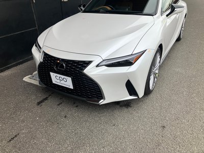 2023 Lexus IS thumbnail 18