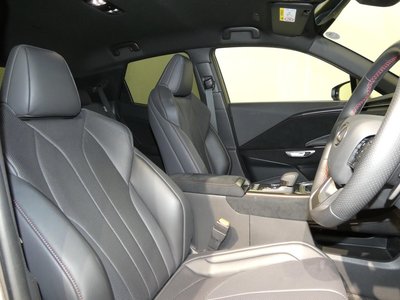 2025 Lexus LBX — миниатюра 36