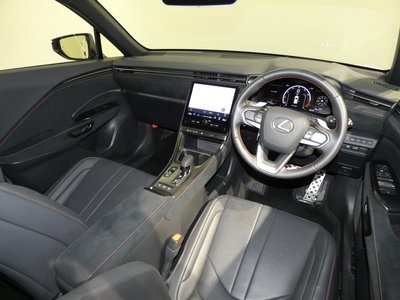 2025 Lexus LBX — миниатюра 35